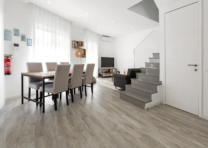 Swell House * Ferrel (Leiria)